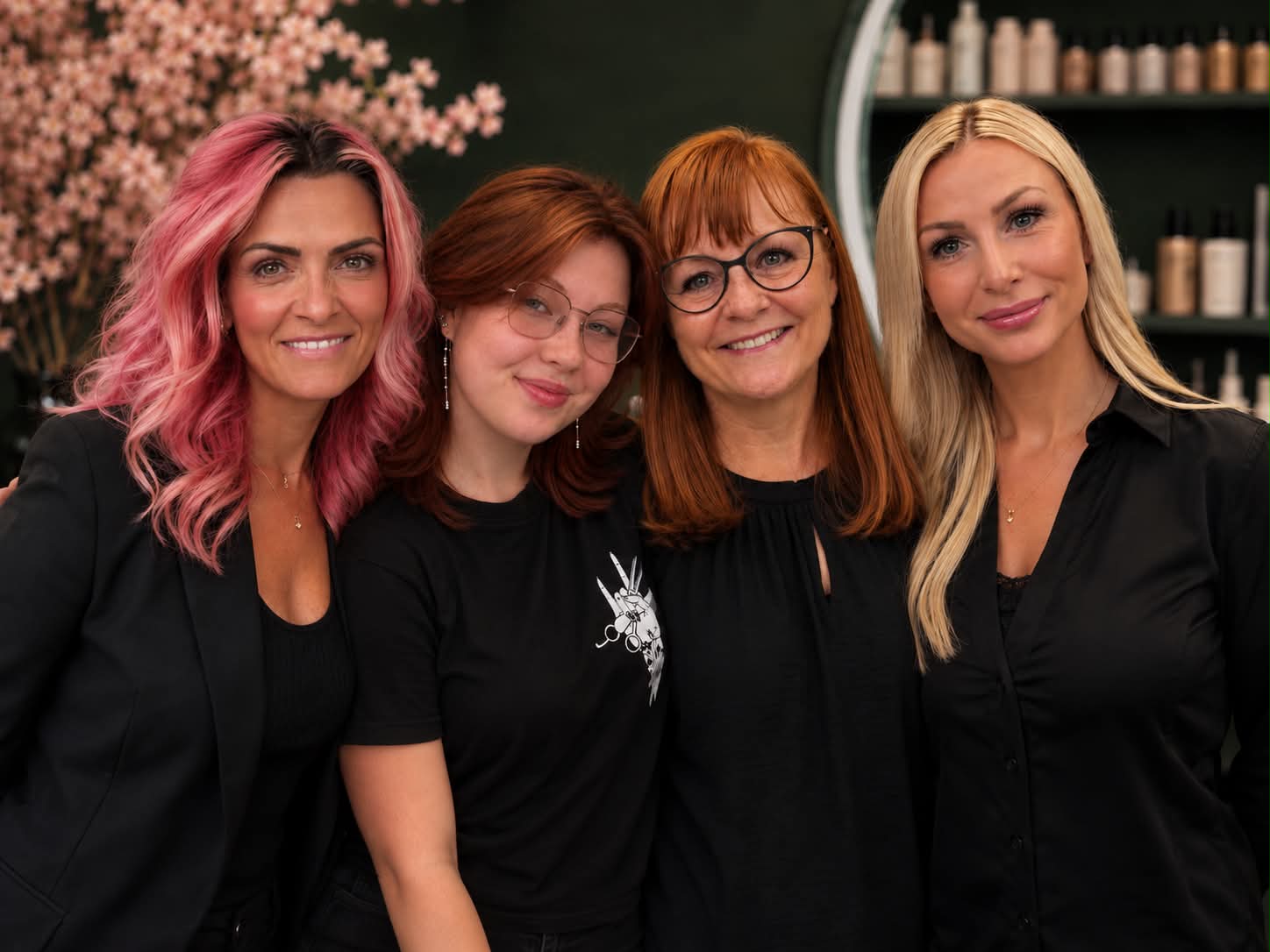 Teamet hos Sanner Hair i Stenløse — Rose, Tilde, Pernille og Mia
